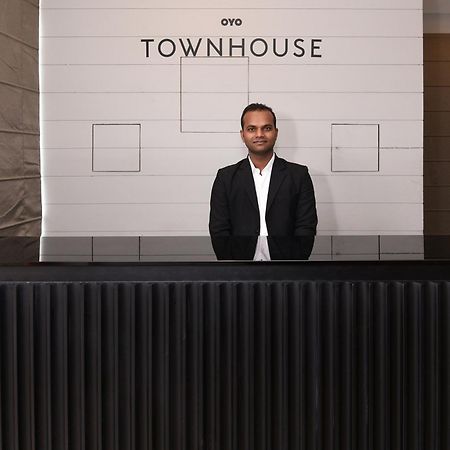 Townhouse Function Inn Near Chaudhary Charan Singh International Airport لاكناو المظهر الخارجي الصورة