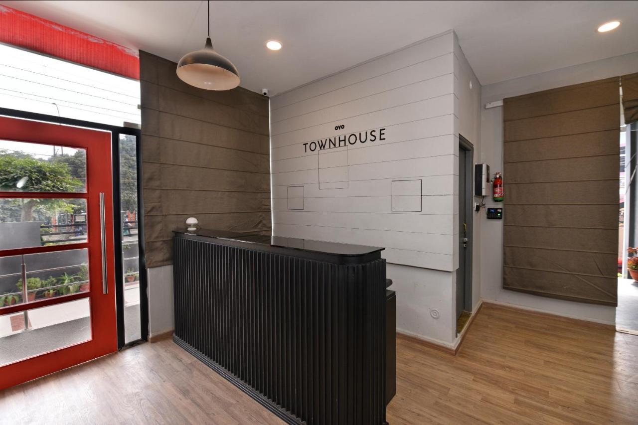Townhouse Function Inn Near Chaudhary Charan Singh International Airport لاكناو المظهر الخارجي الصورة