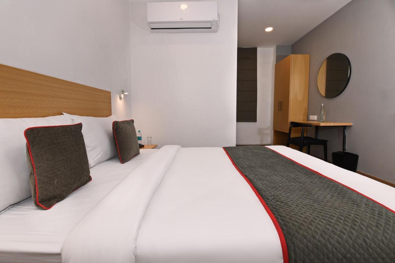 Townhouse Function Inn Near Chaudhary Charan Singh International Airport لاكناو المظهر الخارجي الصورة