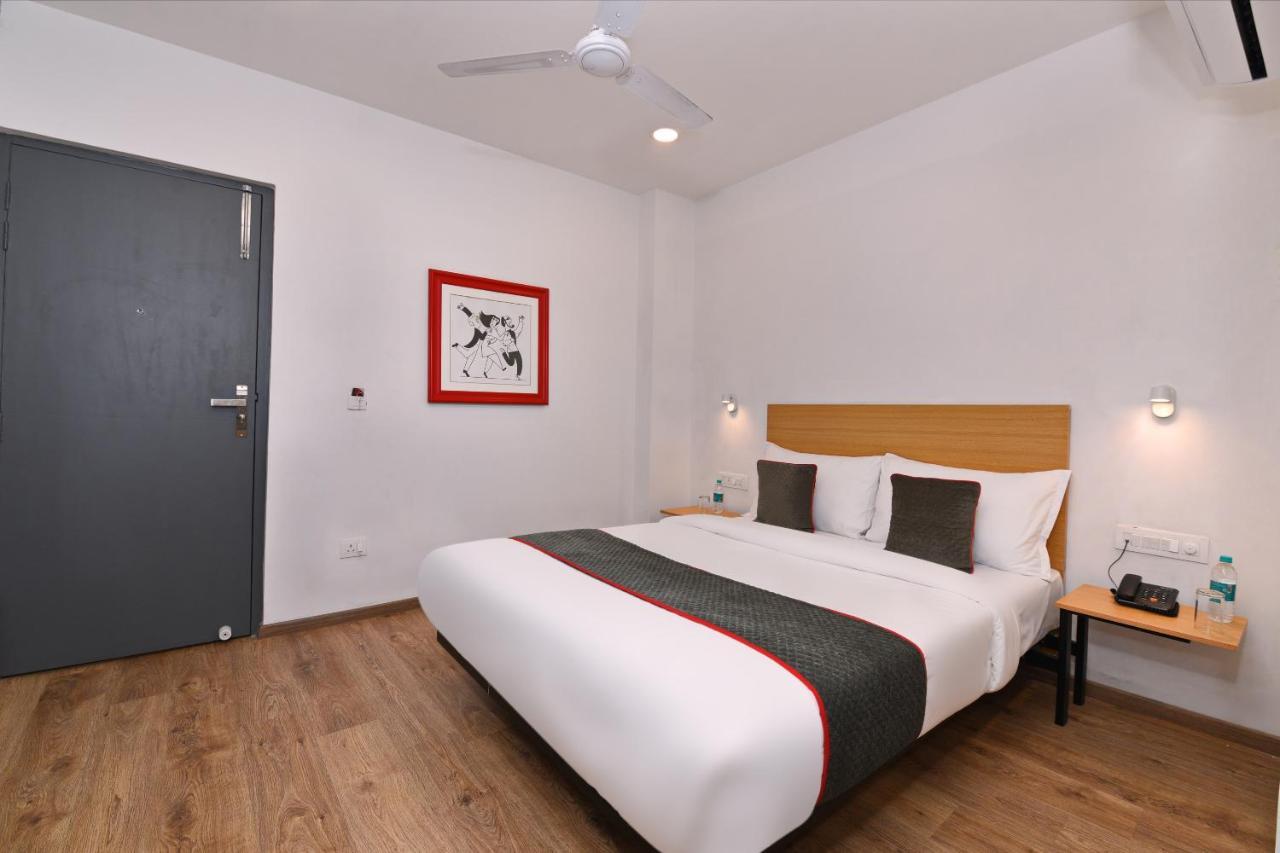 Townhouse Function Inn Near Chaudhary Charan Singh International Airport لاكناو المظهر الخارجي الصورة
