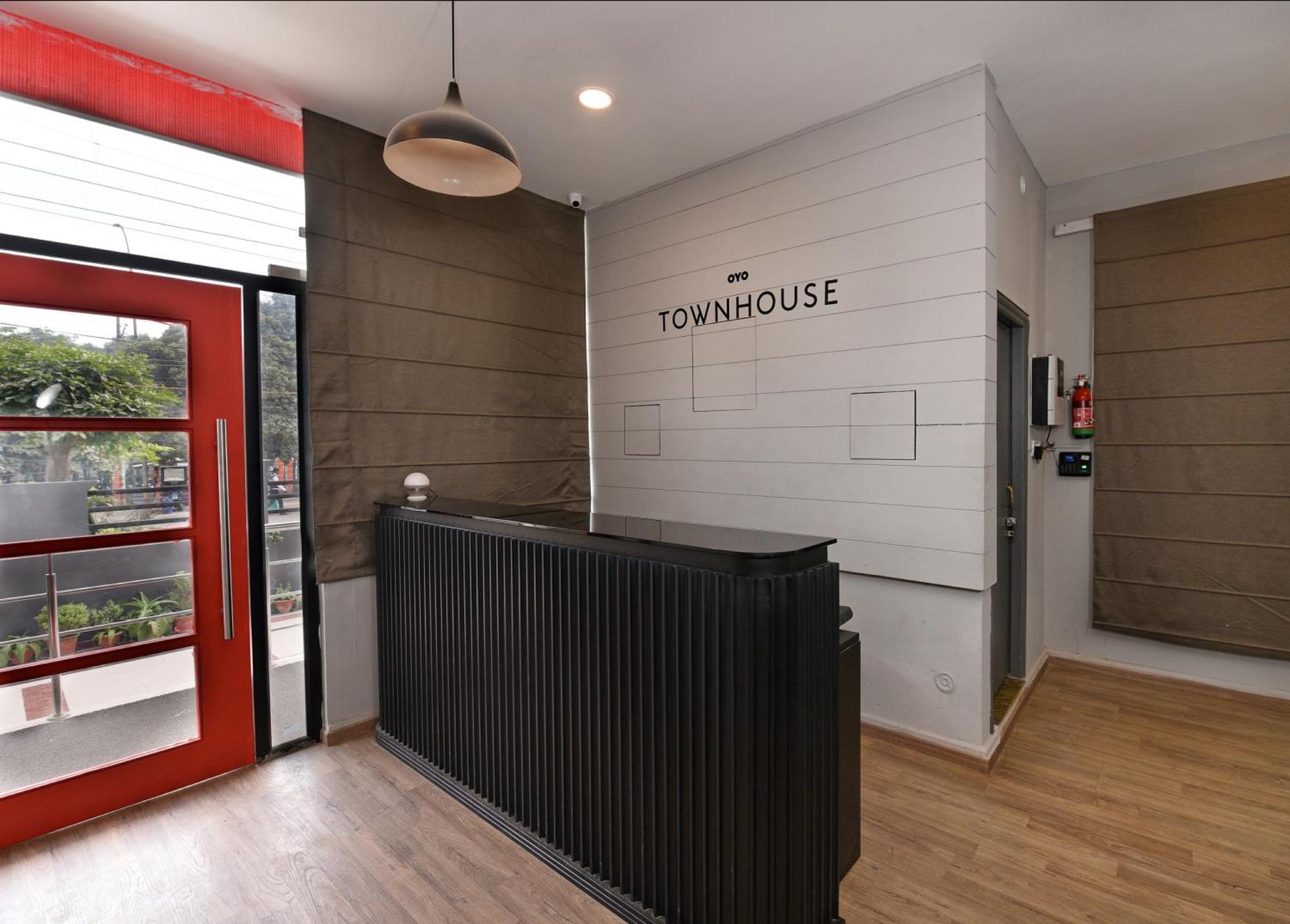 Townhouse Function Inn Near Chaudhary Charan Singh International Airport لاكناو المظهر الخارجي الصورة