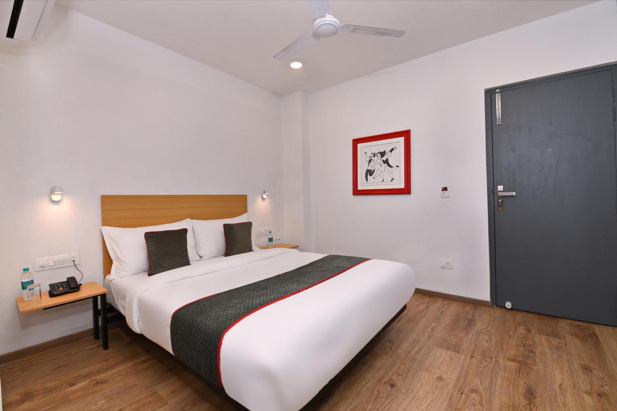 Townhouse Function Inn Near Chaudhary Charan Singh International Airport لاكناو المظهر الخارجي الصورة