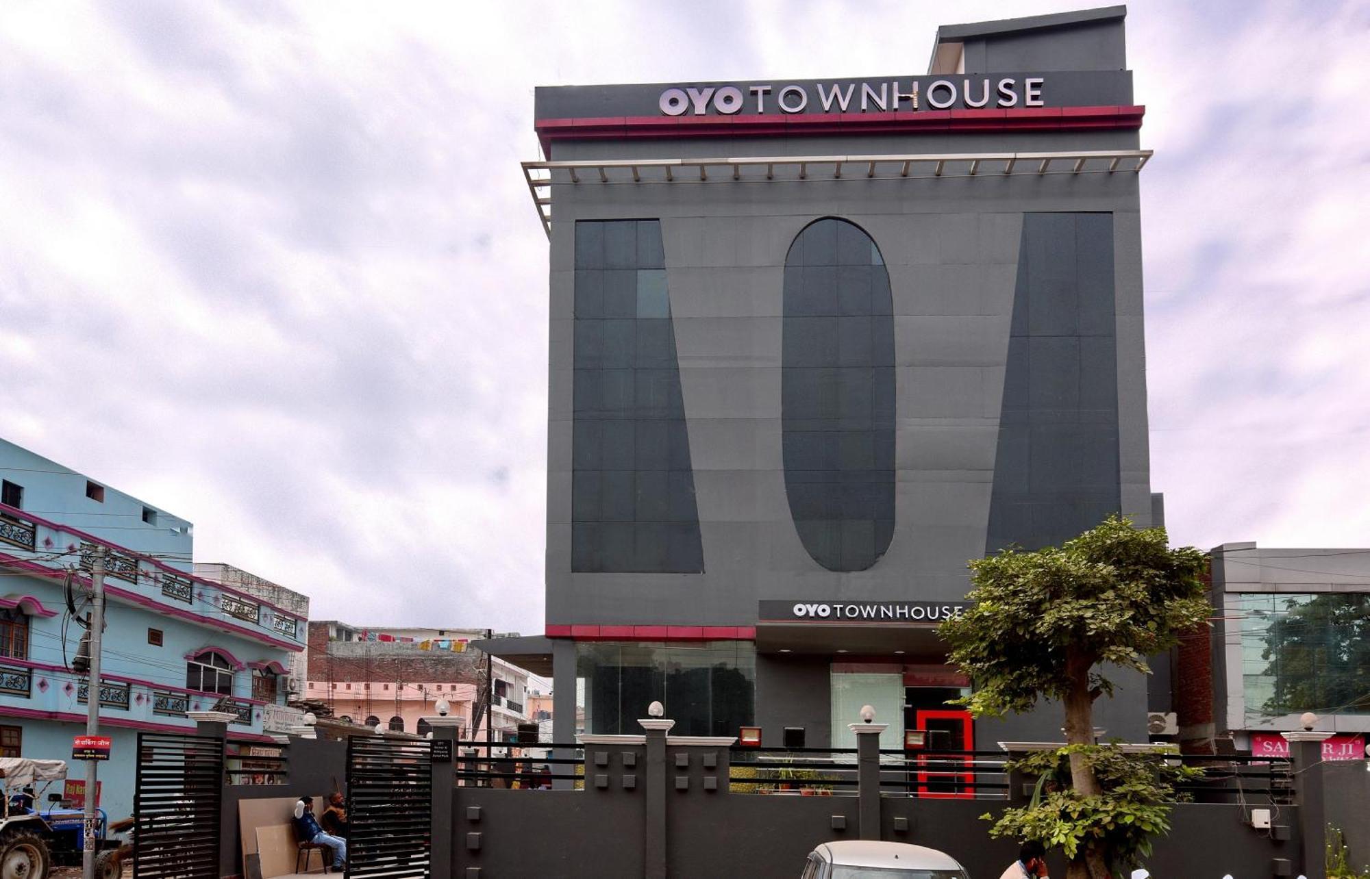 Townhouse Function Inn Near Chaudhary Charan Singh International Airport لاكناو المظهر الخارجي الصورة