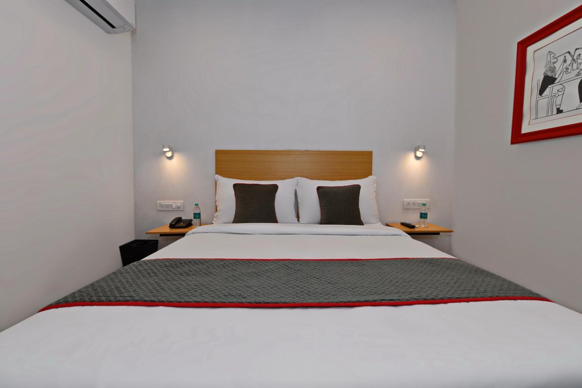 Townhouse Function Inn Near Chaudhary Charan Singh International Airport لاكناو المظهر الخارجي الصورة