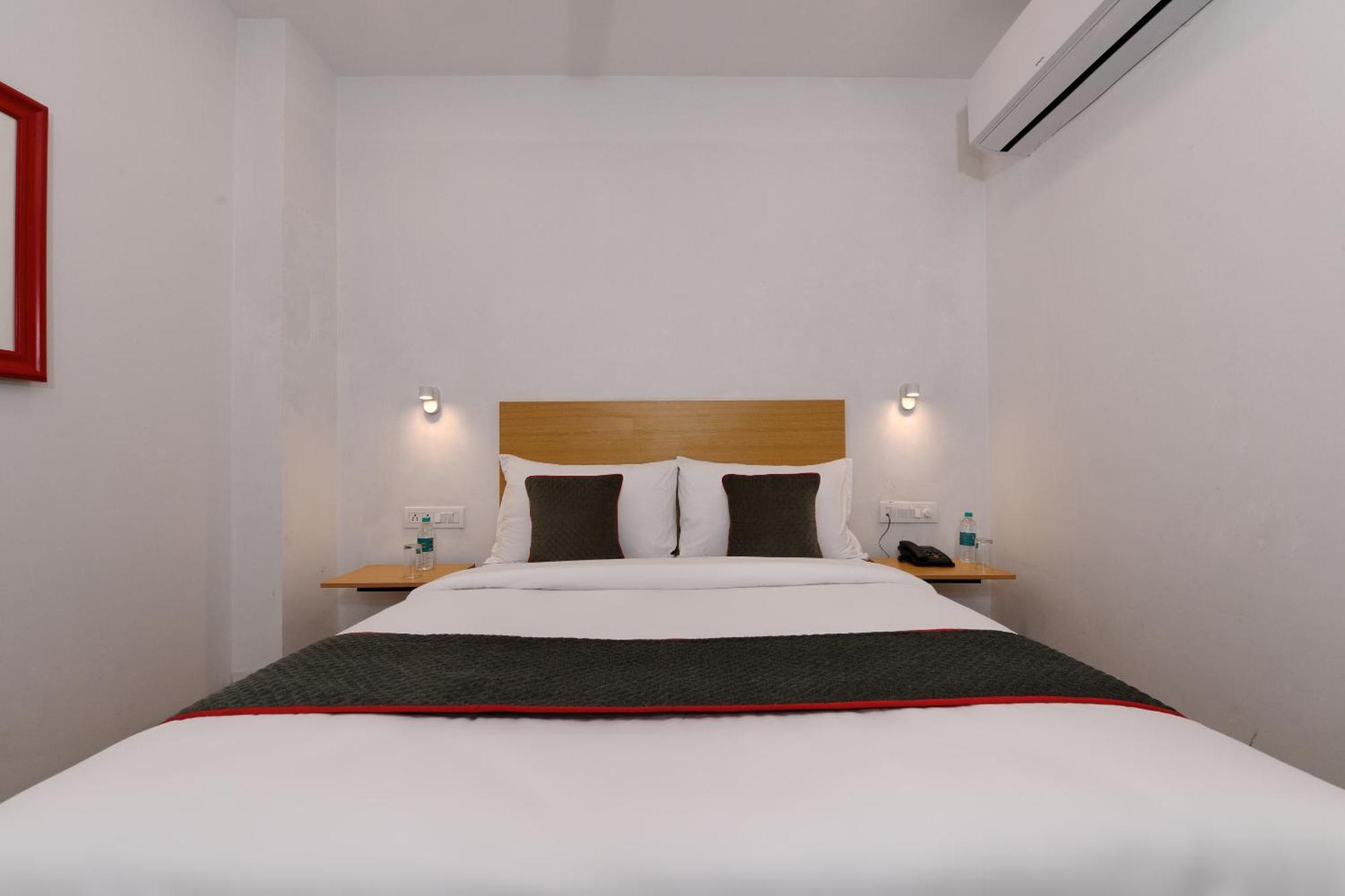 Townhouse Function Inn Near Chaudhary Charan Singh International Airport لاكناو المظهر الخارجي الصورة