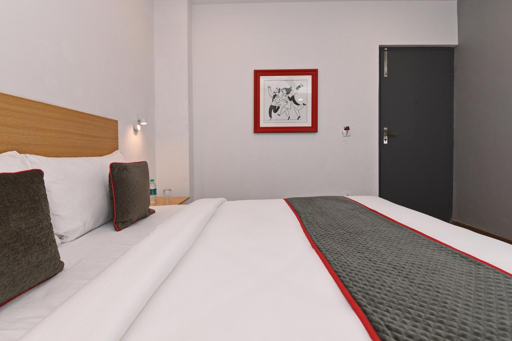 Townhouse Function Inn Near Chaudhary Charan Singh International Airport لاكناو المظهر الخارجي الصورة