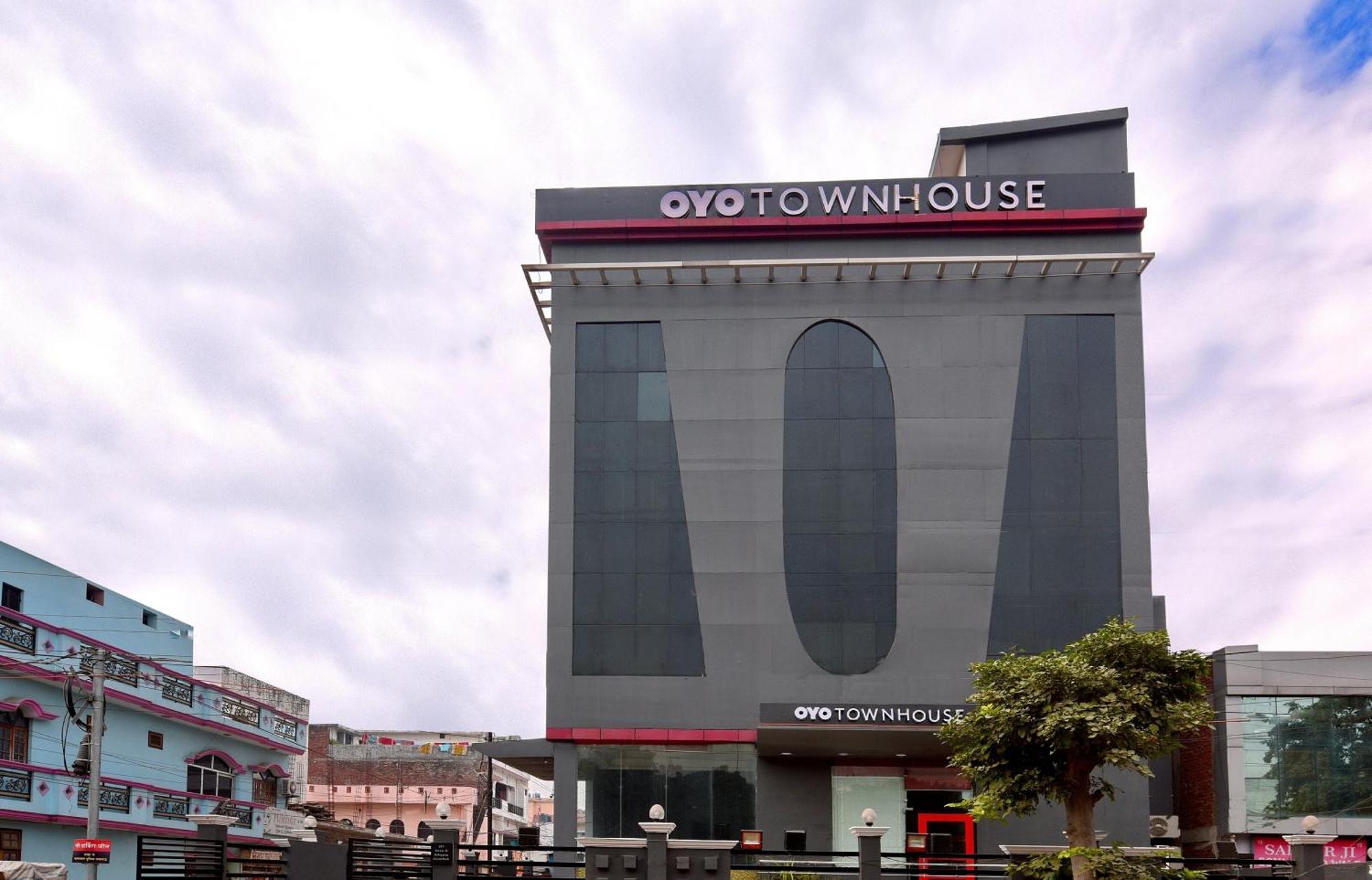 Townhouse Function Inn Near Chaudhary Charan Singh International Airport لاكناو المظهر الخارجي الصورة