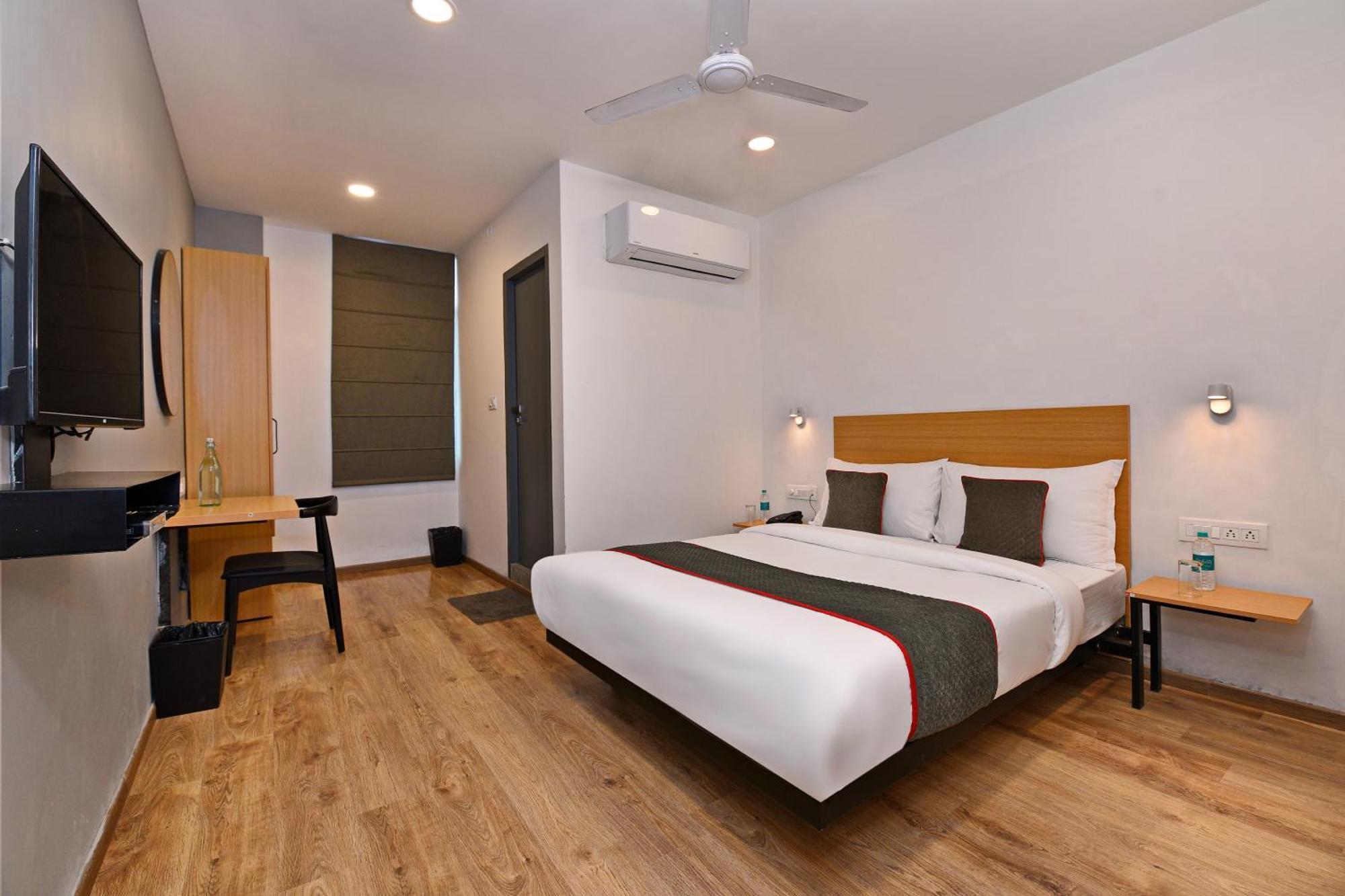 Townhouse Function Inn Near Chaudhary Charan Singh International Airport لاكناو المظهر الخارجي الصورة