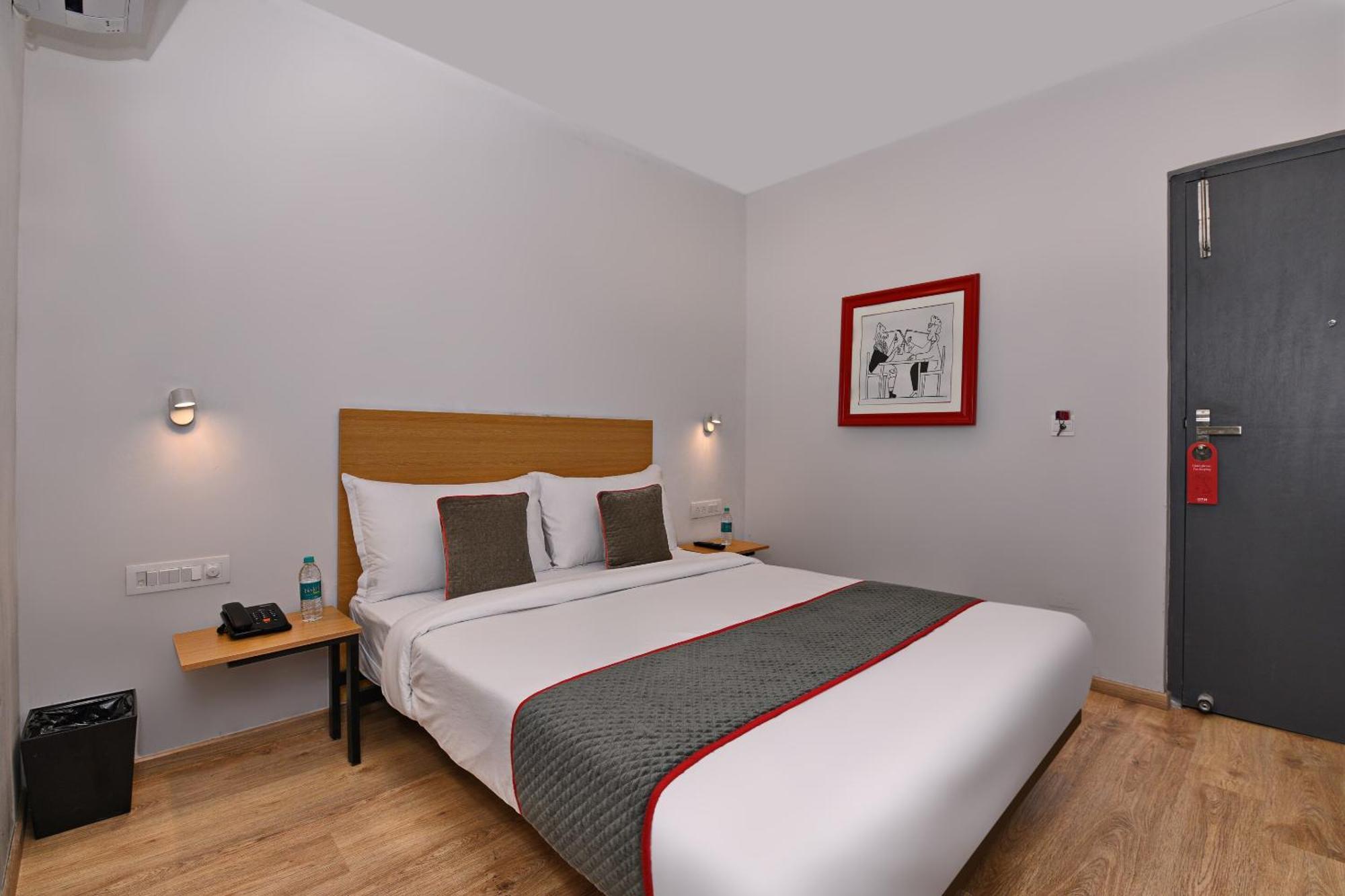Townhouse Function Inn Near Chaudhary Charan Singh International Airport لاكناو المظهر الخارجي الصورة