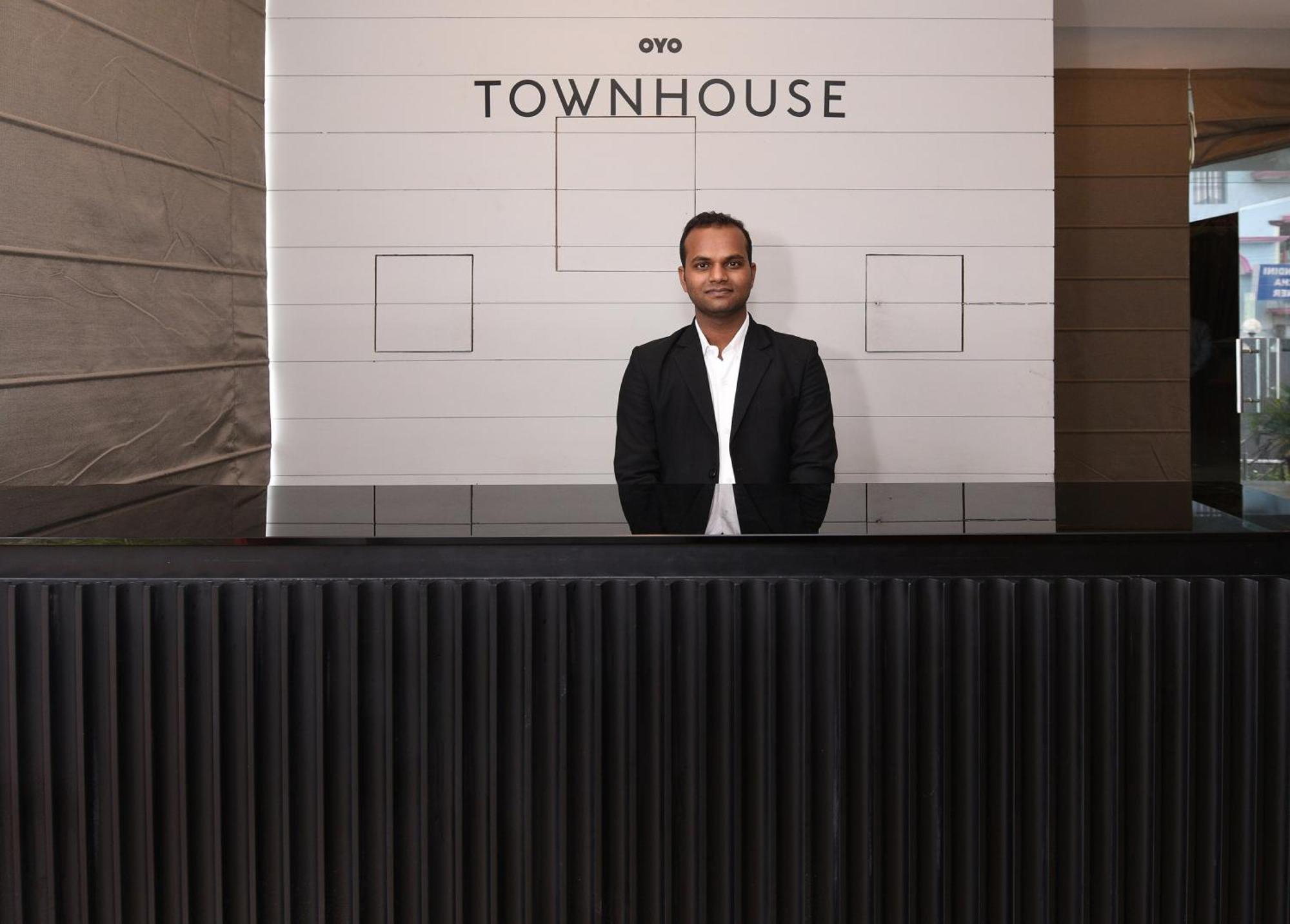 Townhouse Function Inn Near Chaudhary Charan Singh International Airport لاكناو المظهر الخارجي الصورة