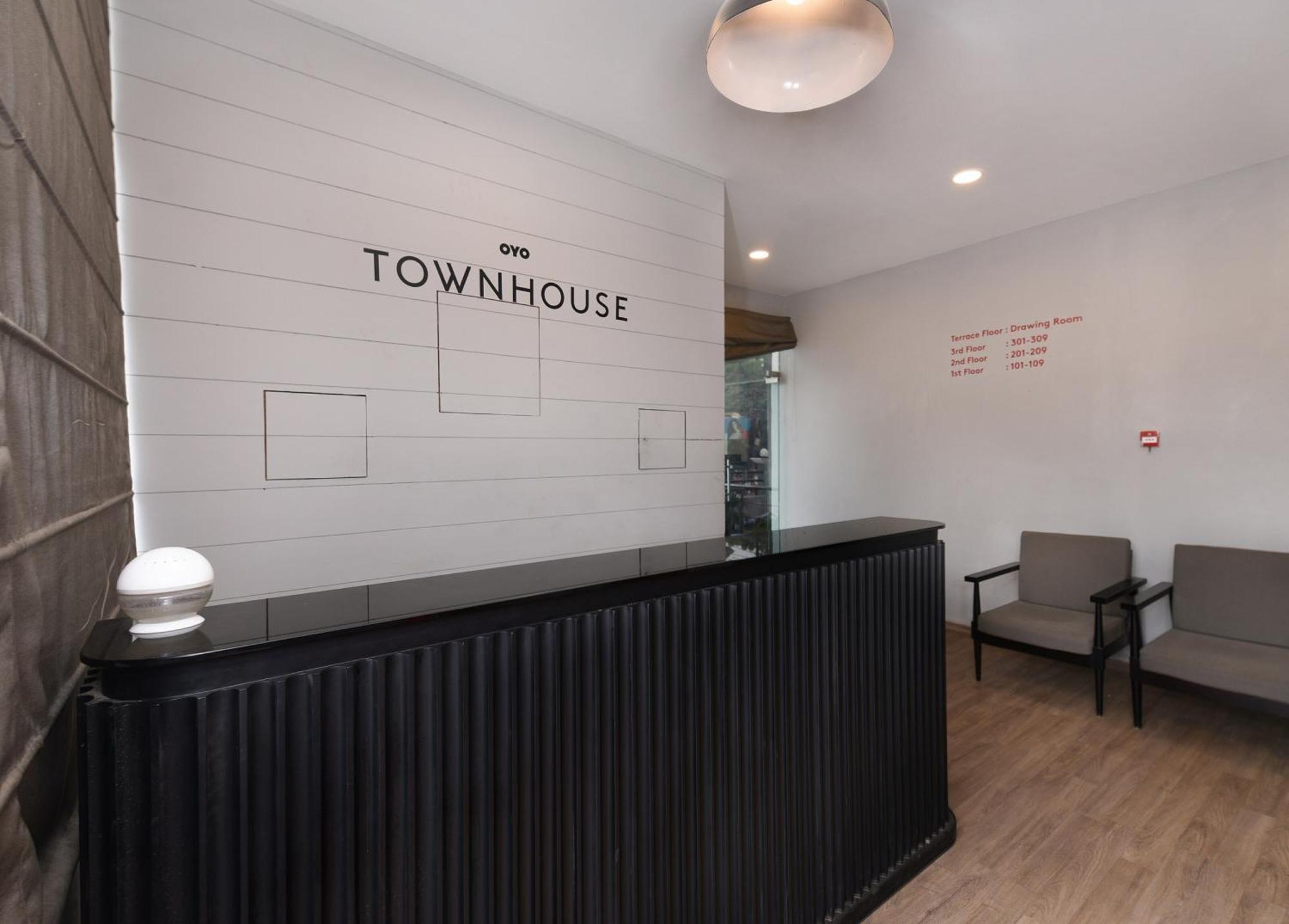 Townhouse Function Inn Near Chaudhary Charan Singh International Airport لاكناو المظهر الخارجي الصورة